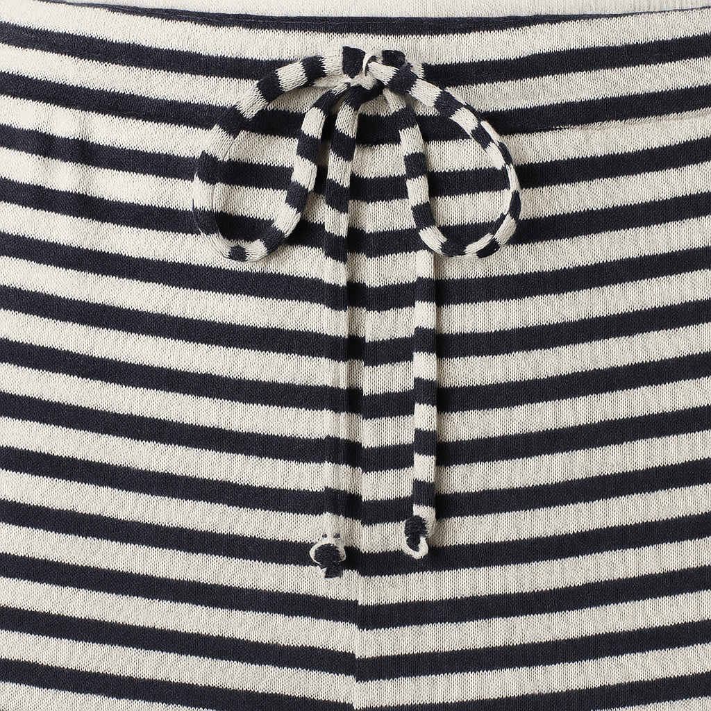 Wide-leg striped pants with elastic waistband and drawstring tie.