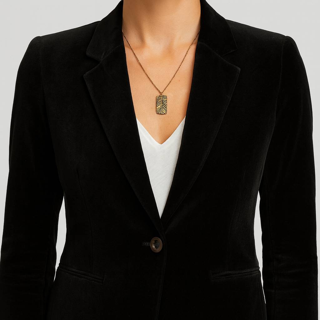 A classic velvet blazer featuring a tailored fit with a single-button closure. It has a notched lapel collar, front welt pockets, and a smooth satin lining, offering a refined and luxurious look ideal for both formal and evening occasions.